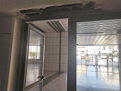 Δικαστήρια: Τρύπια ταβάνια και αδέσποτες γάτες