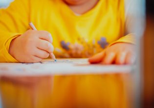 Κακοποίηση ανηλίκου: Η ζωγραφιά 9χρονης μαθήτριας στο σχολείο κίνησε υποψίες