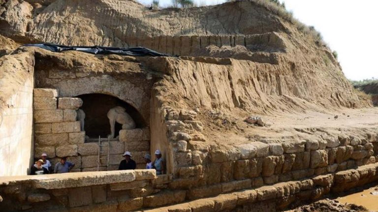 Αμφίπολη: Πώς είναι στο εσωτερικό του ταφικού μνημείου