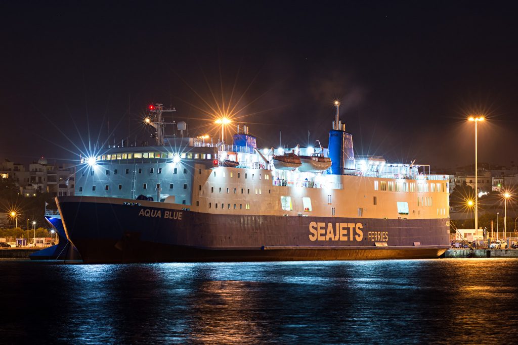 Λαύριο: Μηχανική βλάβη εν πλω στο Aqua Blue – Επιβαίνουν 87 επιβάτες και 50μελές πλήρωμα