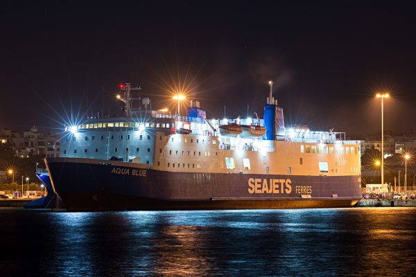 Λαύριο: Μηχανική βλάβη εν πλω στο Aqua Blue – Επιβαίνουν 87 επιβάτες και 50μελές πλήρωμα