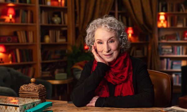 Μάργκαρετ Ατγουντ: Είμαι παλιομοδίτισσα, είμαι υπέρ της δημοκρατίας