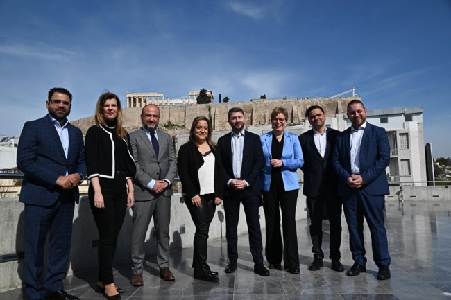 Νίκος Ανδρουλάκης: Δίκτυο επαφών με βαριά ονόματα του εξωτερικού