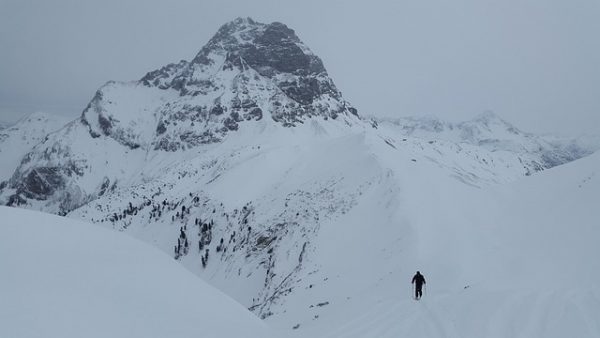 Εννέα σκιέρ τραυματίστηκαν από χιονοστιβάδα στις ελβετικές Άλπεις