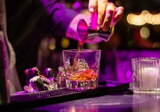 Συγγρού: Καταγγελία για βιασμό έξω από γνωστό strip club – «Μου έριξαν κάτι στο ποτό»