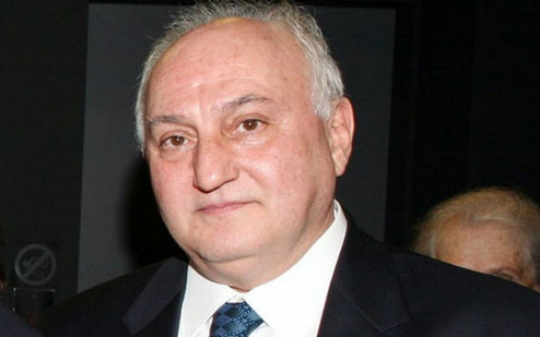 Ερρίκος Μπελιές: Τα φιλιά λίγα, μετρημένα