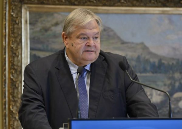 Κόμμα Κασιδιάρη: «Να οριστεί νομοθετικά ως αρμόδιος, η Ολομέλεια του Αρείου Πάγου» λέει ο Βενιζέλος