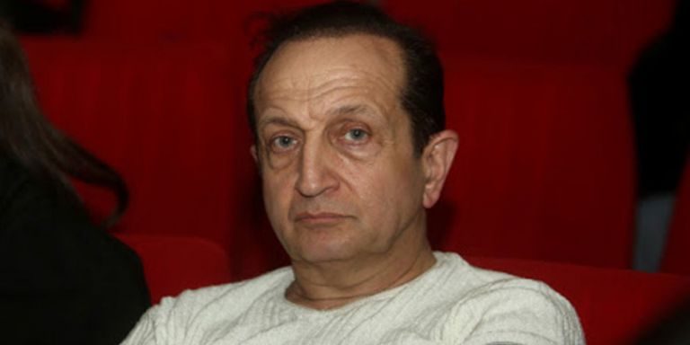 «Ήμασταν στην σκηνή και μου πετούσαν…» – Σοκάρει ο Σπύρος Μπιμπίλας με περιστατικό στο θέατρο