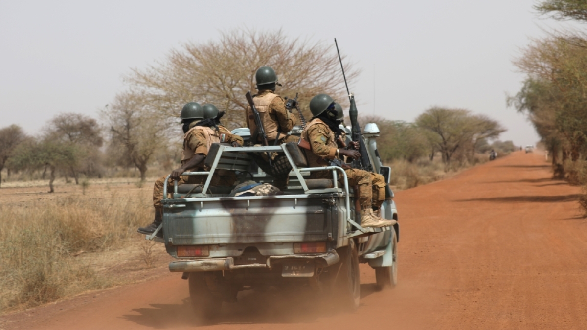 Μπουρκίνα Φάσο: Τουλάχιστον 60 νεκροί σε επίθεση ανδρών με «στολές των ενόπλων δυνάμεων»