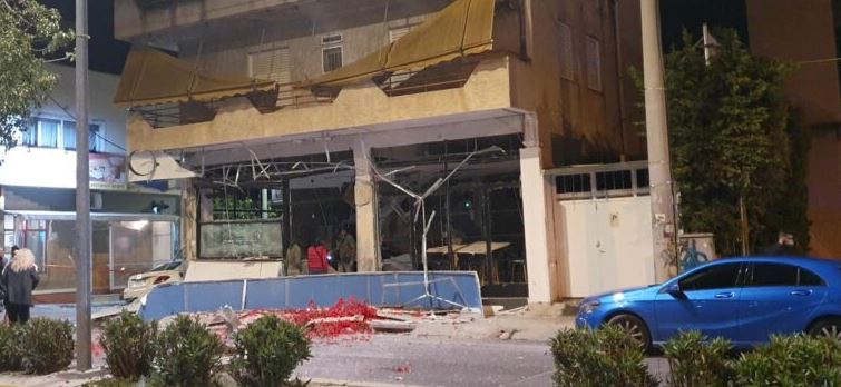 Νέο Ηράκλειο: Σε σοκ οι ιδιοκτήτες της καφετέριας που «διαλύθηκε» από έκρηξη – Τι δείχνει κάμερα ασφαλείας