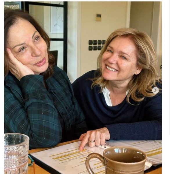 Μaestro: Χάρις Αλεξίου και Μαρία Καβογιάννη με τα σενάρια στο χέρι