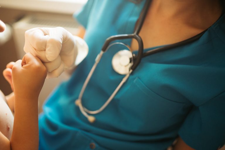 Γονείς παιδιών με καρκίνο: «Παρακάλεσα την Παναγία να πάρει την ασθένεια από το παιδί και να τη δώσει σε μένα»