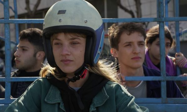 «Ελληνική Σαλάτα»: Μια γαλλική σειρά που γυρίζεται στην Αθήνα – Μια πόλη διαρκούς αναζήτησης