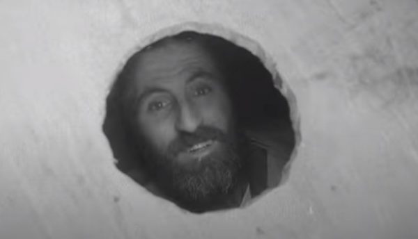 «Ο άνθρωπος του φέρετρου»: Προσφέρθηκε εθελοντικά να θαφτεί ζωντανός για 61 ημέρες