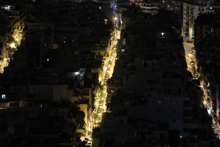 Διακοπές ρεύματος: Πώς θα αποζημιώνει τους καταναλωτές ο ΔΕΔΔΗΕ