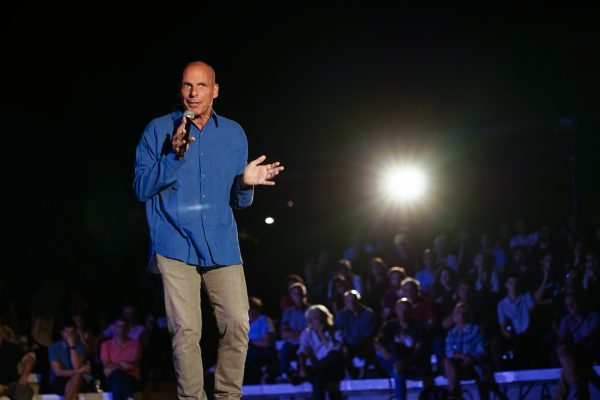 Ο Βαρουφάκης εξηγεί τι είναι και πώς λειτουργεί η «ΔΗΜΗΤΡΑ»