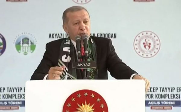 Ο Ερντογάν δεν σταματάει να τάζει – Υπόσχεται άτοκα δάνεια σε νεόνυμφους και αεροπλανοφόρα