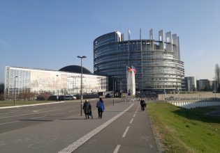 Qatargate: Το Ευρωπαϊκό Κοινοβούλιο αναθεωρεί τους κανόνες για το lobbying