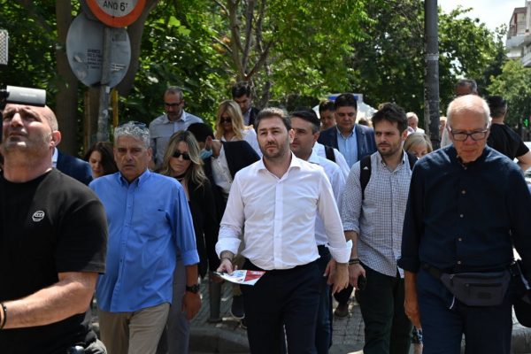 Περιοδείες με έμφαση στις έδρες για τον Νίκο Ανδρουλάκη