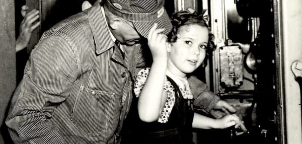 Η «κλεμμένη» ζωή της Σίρλεϊ Τεμπλ: Σταμάτησα να πιστεύω τον Άγιο Βασίλη στα έξι μου