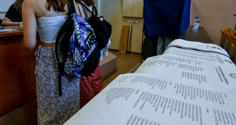 Οι νέοι για την κοινωνία και η κοινωνία για τους νέους