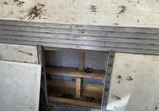 Διακίνηση μεταναστών στη Θεσσαλονίκη: Τους μετέφερε σε ειδική κρύπτη φορτηγού – Ανάμεσα τους και ένα ανήλικο παιδί