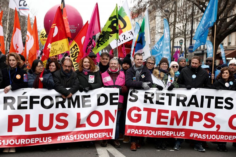 Γαλλία: Το Συνταγματικό Συμβούλιο επικύρωσε την αύξηση του ορίου συνταξιοδότησης στα 64 έτη