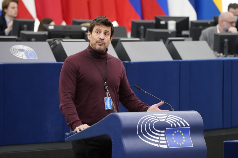 Παραμένει ευρωβουλευτής ο Αλέξης Γεωργούλης – Η διαδικασία για την άρση της ασυλίας του