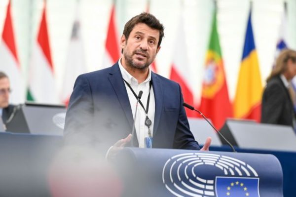 Υπόθεση Γεωργούλη: Θα συμμετέχει κανονικά στις ψηφοφορίες της Ευρωβουλής – Πότε αναμένεται η άρση ασυλίας