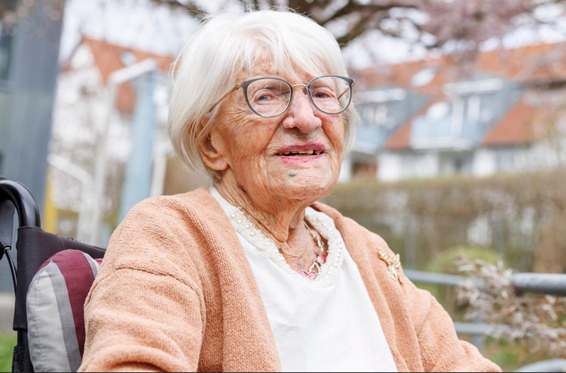 Γερμανία: 113 ετών και πολύ κοκέτα η γηραιότερη γυναίκα – «Το μυαλό μου λειτουργεί 150%»
