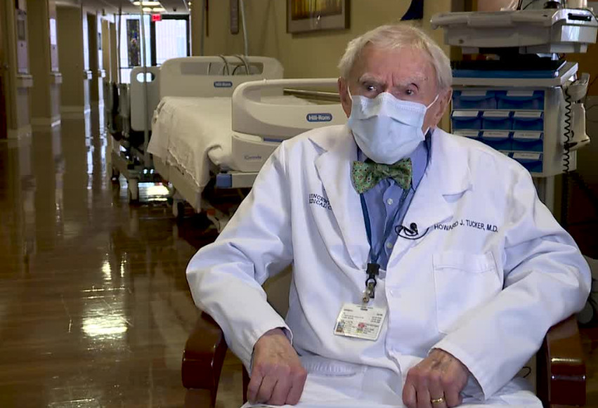 Μακροζωία: O γηραιότερος γιατρός του κόσμου μοιράζεται τα μυστικά του για να ζήσουμε ως τα 100