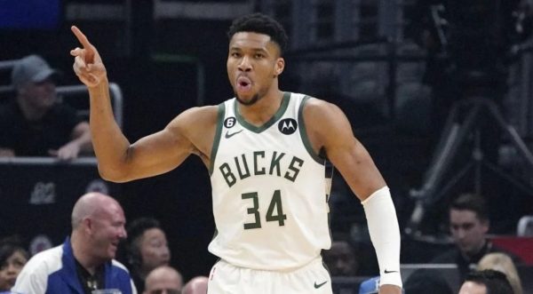 Αντετεκούνμπο: Του χορηγήθηκαν ενδοφλέβια υγρά λόγω αφυδάτωσης μετά το Game 4