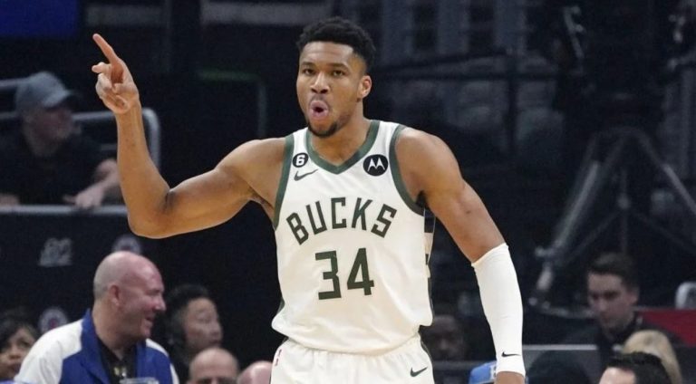 Αντετεκούνμπο: Του χορηγήθηκαν ενδοφλέβια υγρά λόγω αφυδάτωσης μετά το Game 4