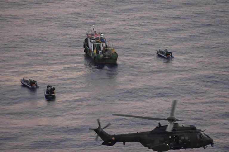 Γουινέα: Νηοψία αποκάλυψε 63 σάκους με 1,5 τόνο κοκαΐνης στο αμπάρι