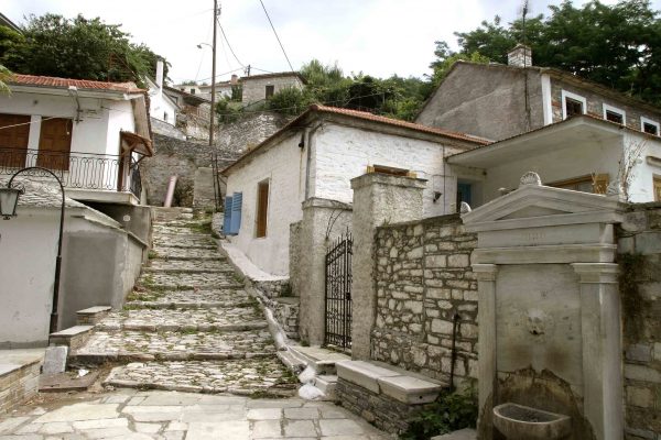 Τρεις εκδρομείς  χάθηκαν σε δύσβατο μονοπάτι στο Πήλιο