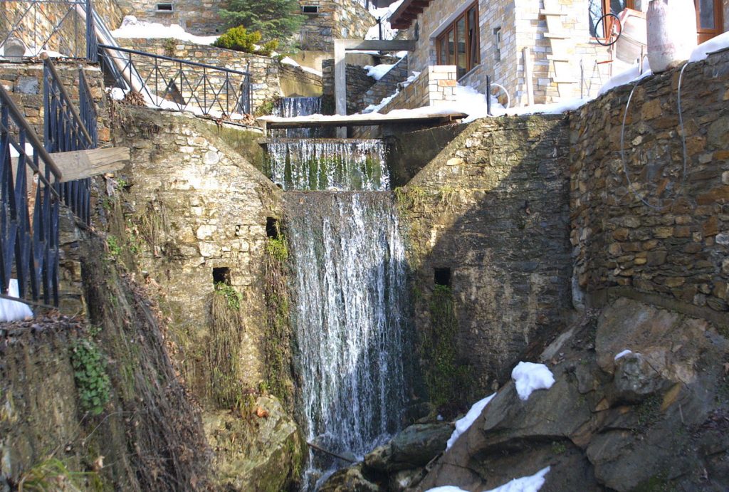 «Μεσίτρια» πουλούσε σπίτια πολιτών στο Πήλιο – Πώς την ανακάλυψε ομογενής στη Μασαχουσέτη