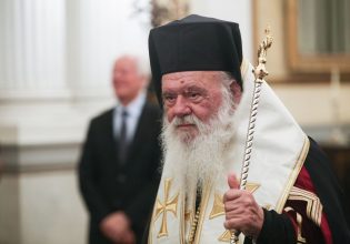 Αρχιεπίσκοπος Ιερώνυμος: «Οδυνηρός καθρέπτης των πολλών πόνων μας» η τραγωδία στα Τέμπη