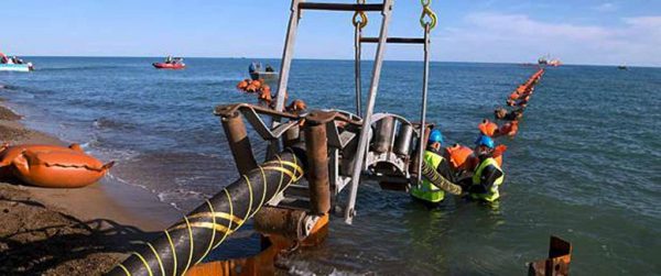 Ενα υποβρύχιο καλώδιο φέρνει πιο κοντά Αθήνα και Κάιρο