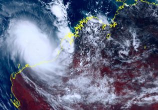Κυκλώνας στην Αυστραλία: Ο «Ίλσα» πλήττει το δυτικό τμήμα της χώρας με ταχύτητες ρεκόρ έως και 288 χιλιομέτρων την ώρα