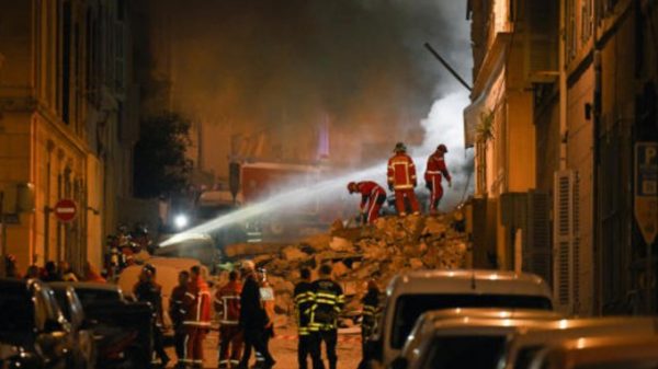 Κατάρρευση πολυκατοικίας στη Μασσαλία: Αγωνία για εγκλωβισμένους στα ερείπια