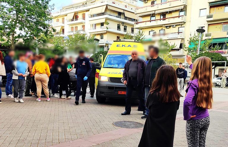 Μωρό στην Καλαμάτα: Έχασε τις αισθήσεις του μπροστά στη μητέρα του – Το έσωσαν πυροσβέστες εκτός υπηρεσίας