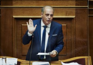 Βελόπουλος: «Πολιτικά σκουπίδια και ψεύτες για μια καρέκλα» – Η απάντηση μετά τις αντιδράσεις