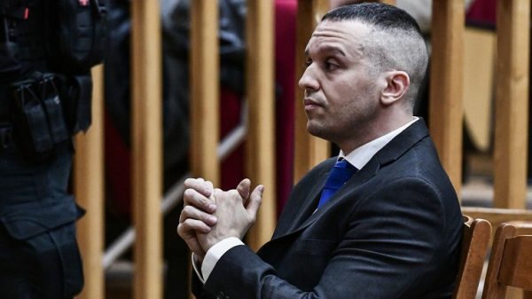 Ηλίας Κασιδιάρης: Τον αθώωσαν για την υπόθεση υποκίνησης ρατσιστικού μίσους κατά μειονοτικών βουλευτών – Το ίδιο και τους Μιχαλολιάκο και Ηλιόπουλο