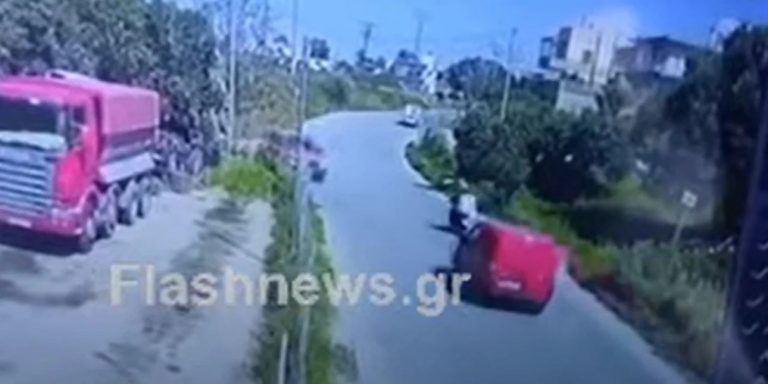 Βίντεο ντοκουμέντο – Η στιγμή που αυτοκίνητο χτυπάει και εγκαταλείπει διανομέα