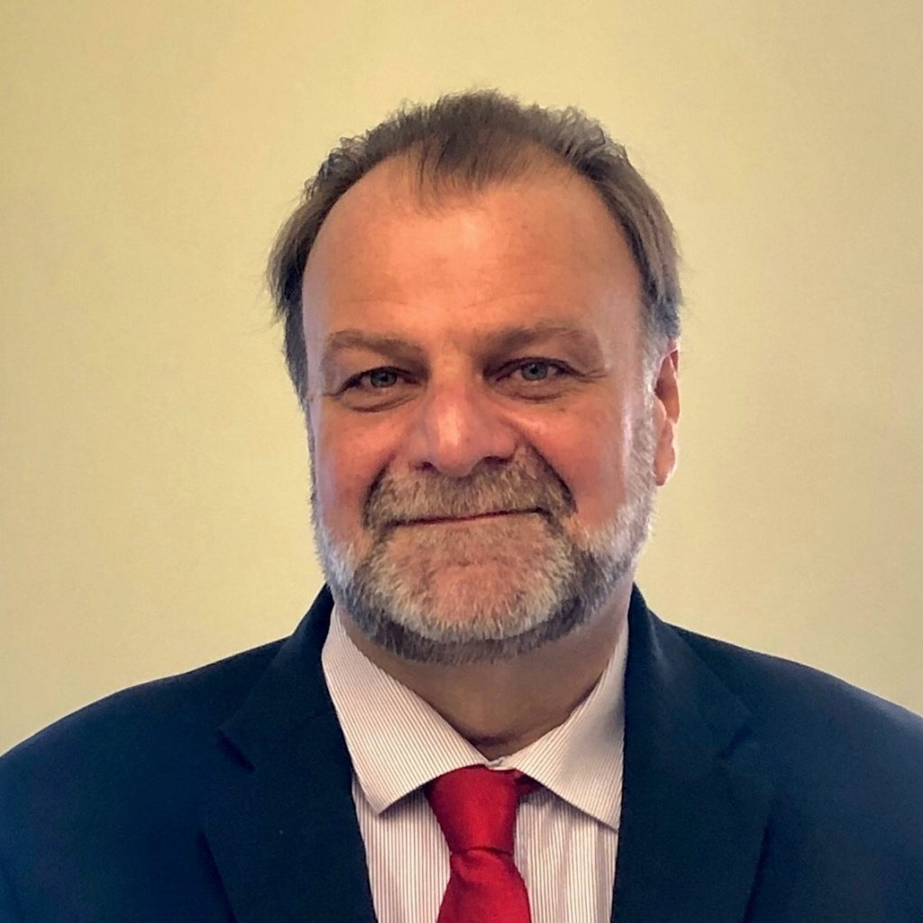 Δύσκολες ώρες για τον Λάζαρο Λασκαρίδη – Υποχώρησε κάγκελο μπαλκονιού και τον παρέσυρε στο κενό