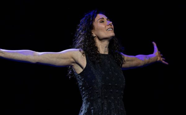 Λόρα Μπενάντι: Η ηθοποιός του Μπρόντγουεϊ απέβαλε πάνω στη σκηνή – Το συγκλονιστικό μήνυμά της