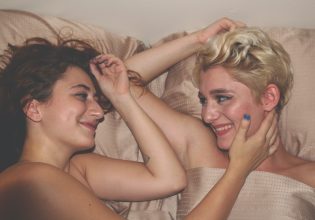 ΛΟΑΤΚΙ+: Οι κουήρ νέοι αντιμετωπίζουν περισσότερα προβλήματα ύπνου