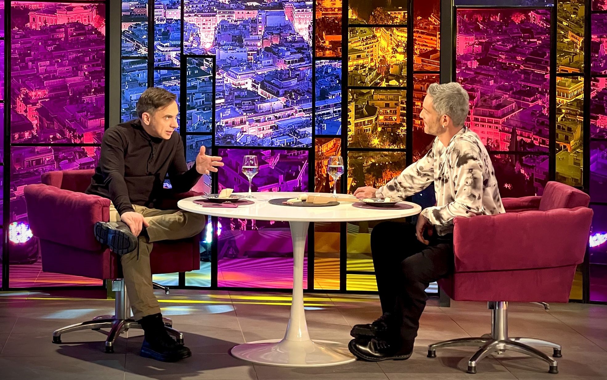 «Night Out»: Ο Θεοχάρης Ιωαννίδης υποδέχεται τον Μάκη Παπασημακόπουλο