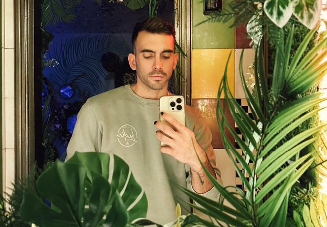 Ιάσονας Μανδηλάς: «Έκανα coming out παίρνοντας δύναμη από τον Καπουτζίδη»