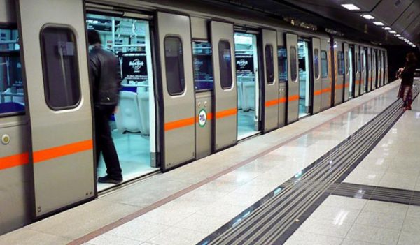 Συμμορία ξάφριζε επιβάτες στο Μετρό – Δύο συλλήψεις